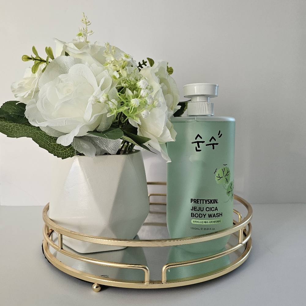 Prettyskin Jeju Cica Body Wash with Floral Display